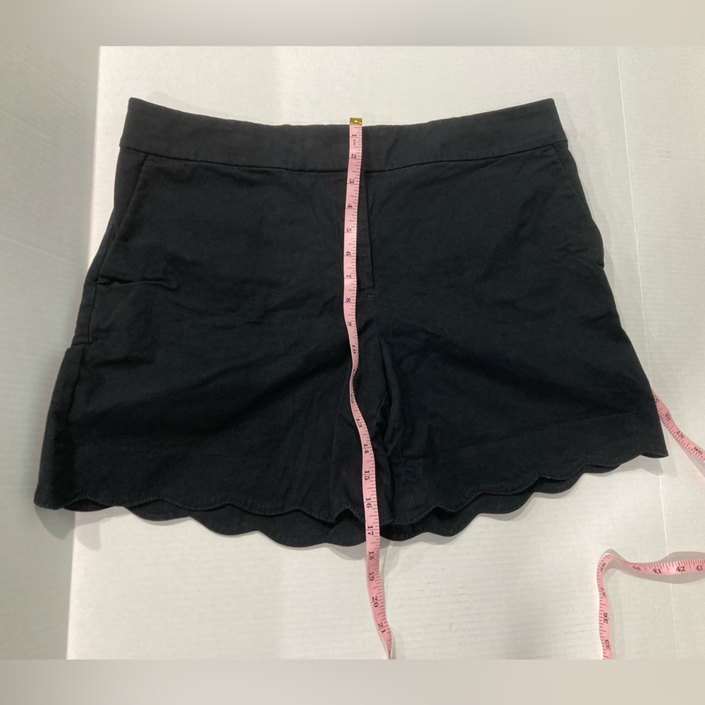 Loft Black Shorts
Size 12
Scalloped bottom - Picture 3 of 9